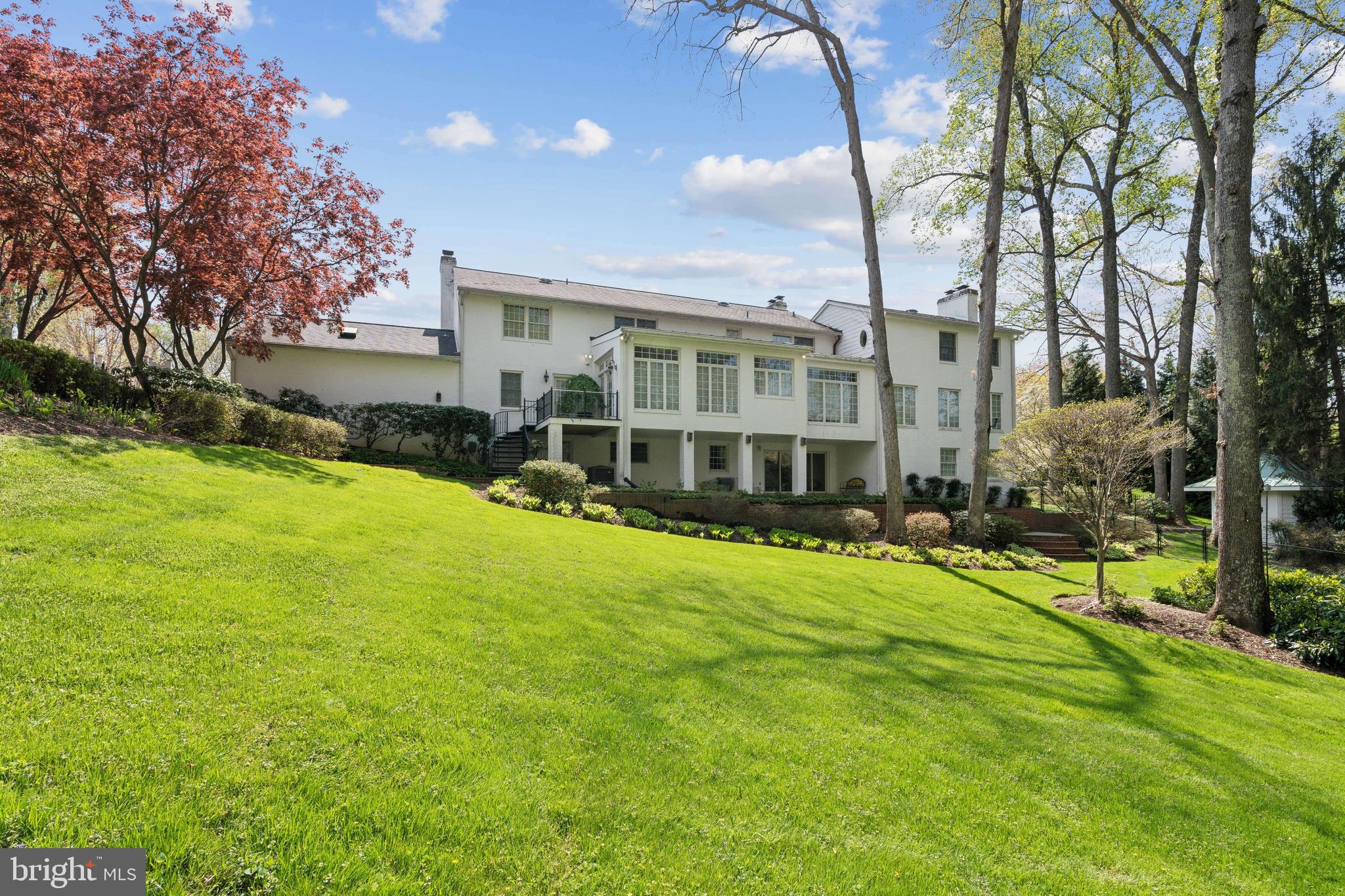 932 WOBURN COURT