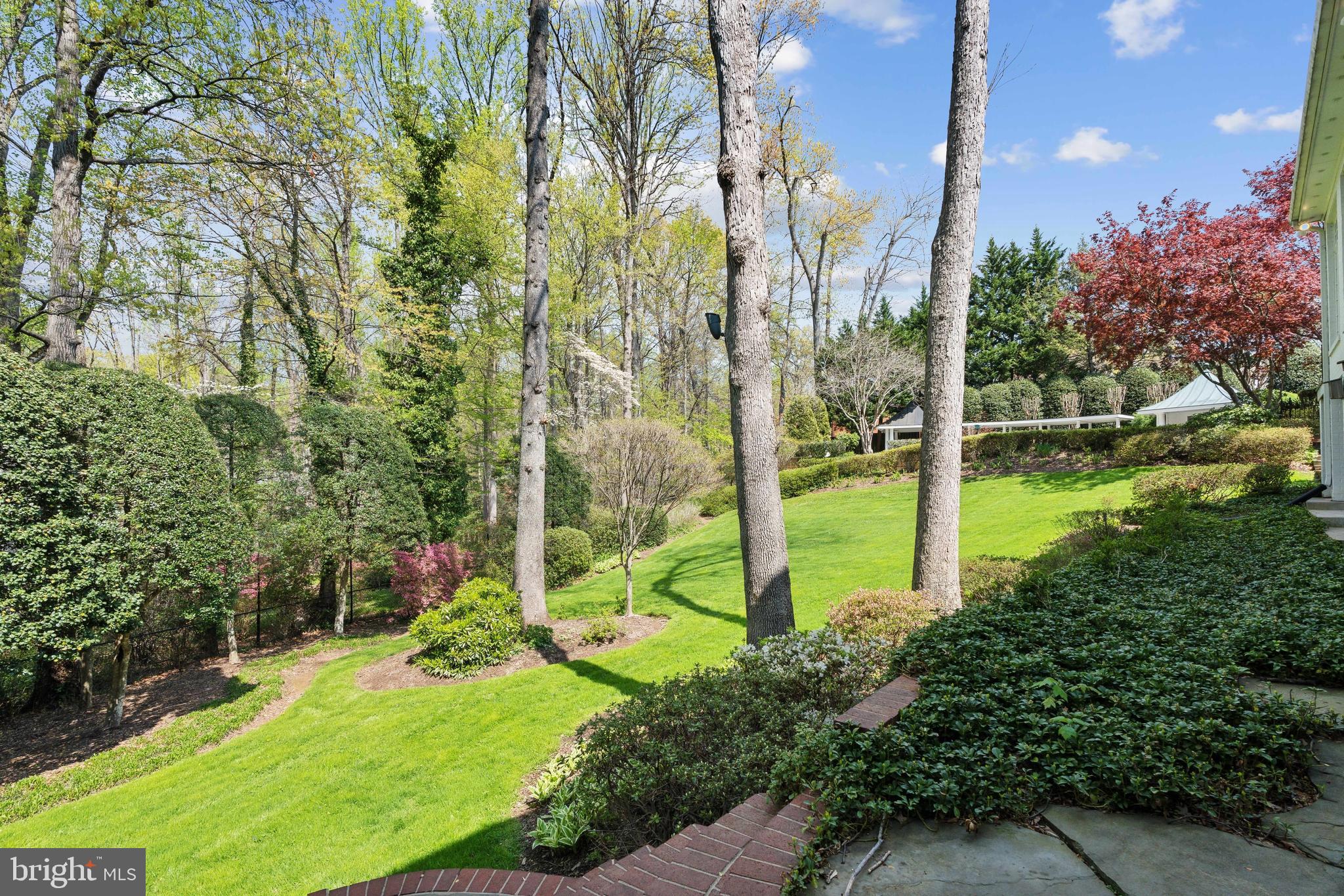 932 WOBURN COURT