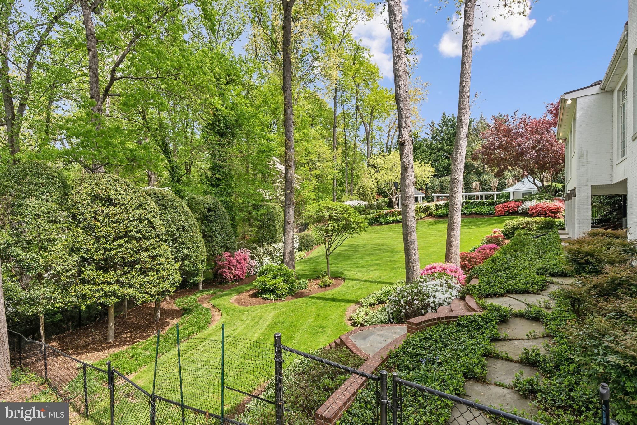 932 WOBURN COURT