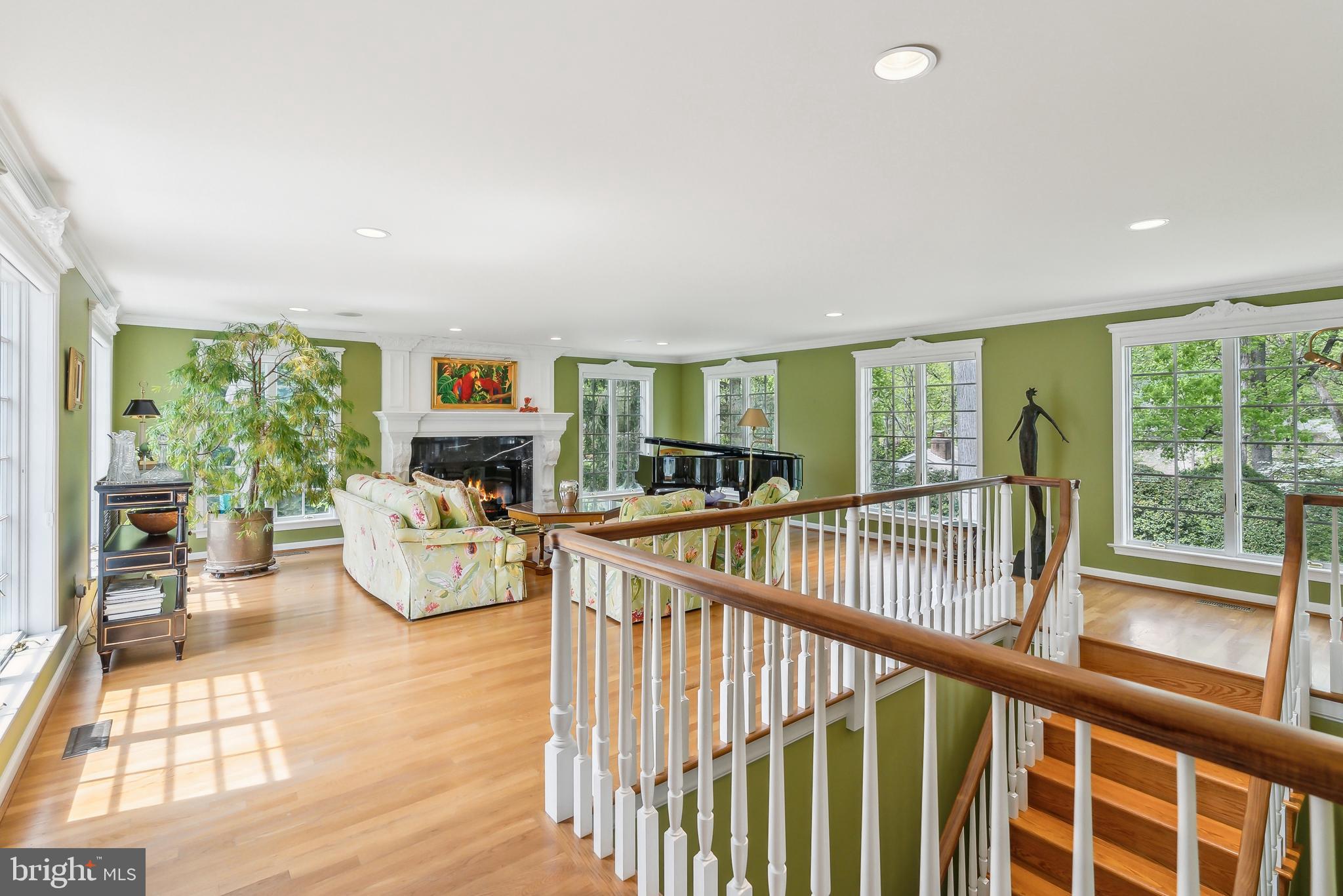932 WOBURN COURT