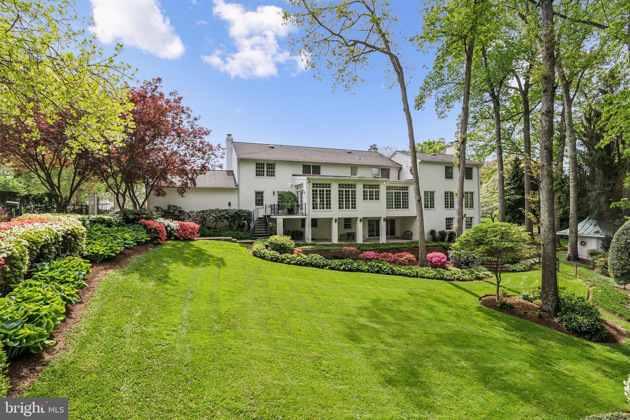 932 WOBURN COURT