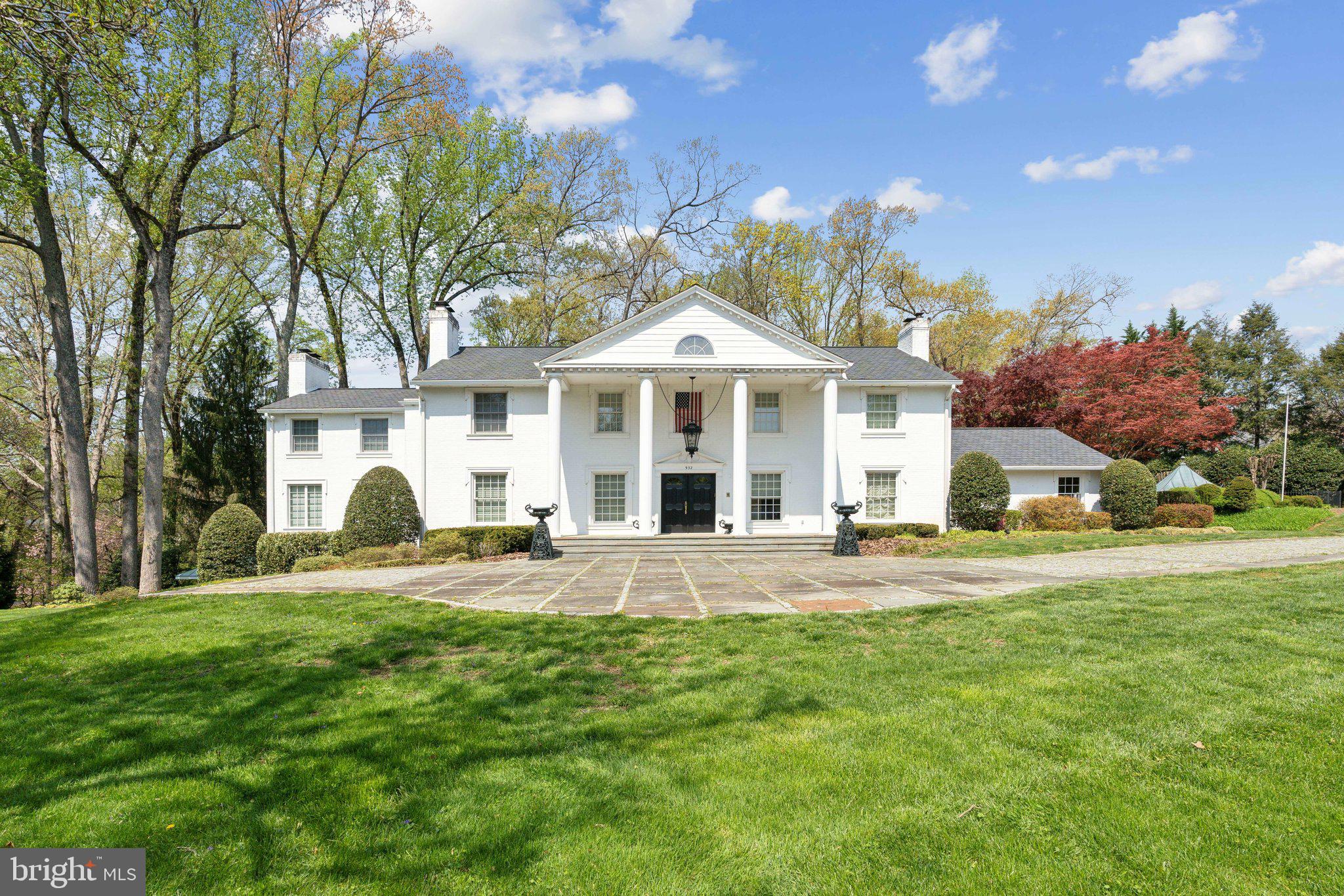 932 WOBURN COURT