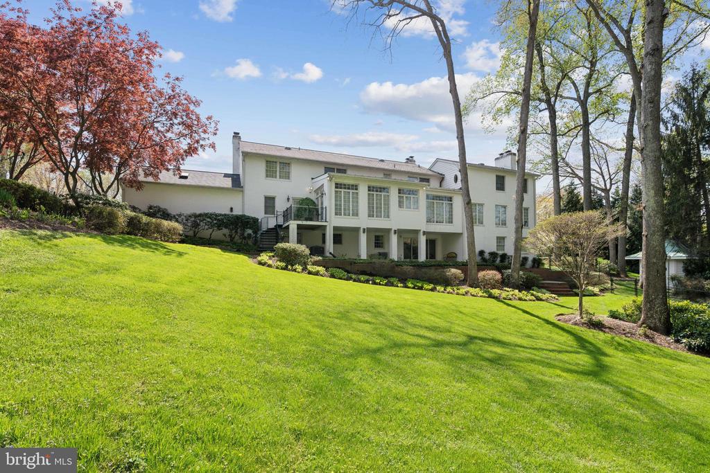 932 WOBURN COURT