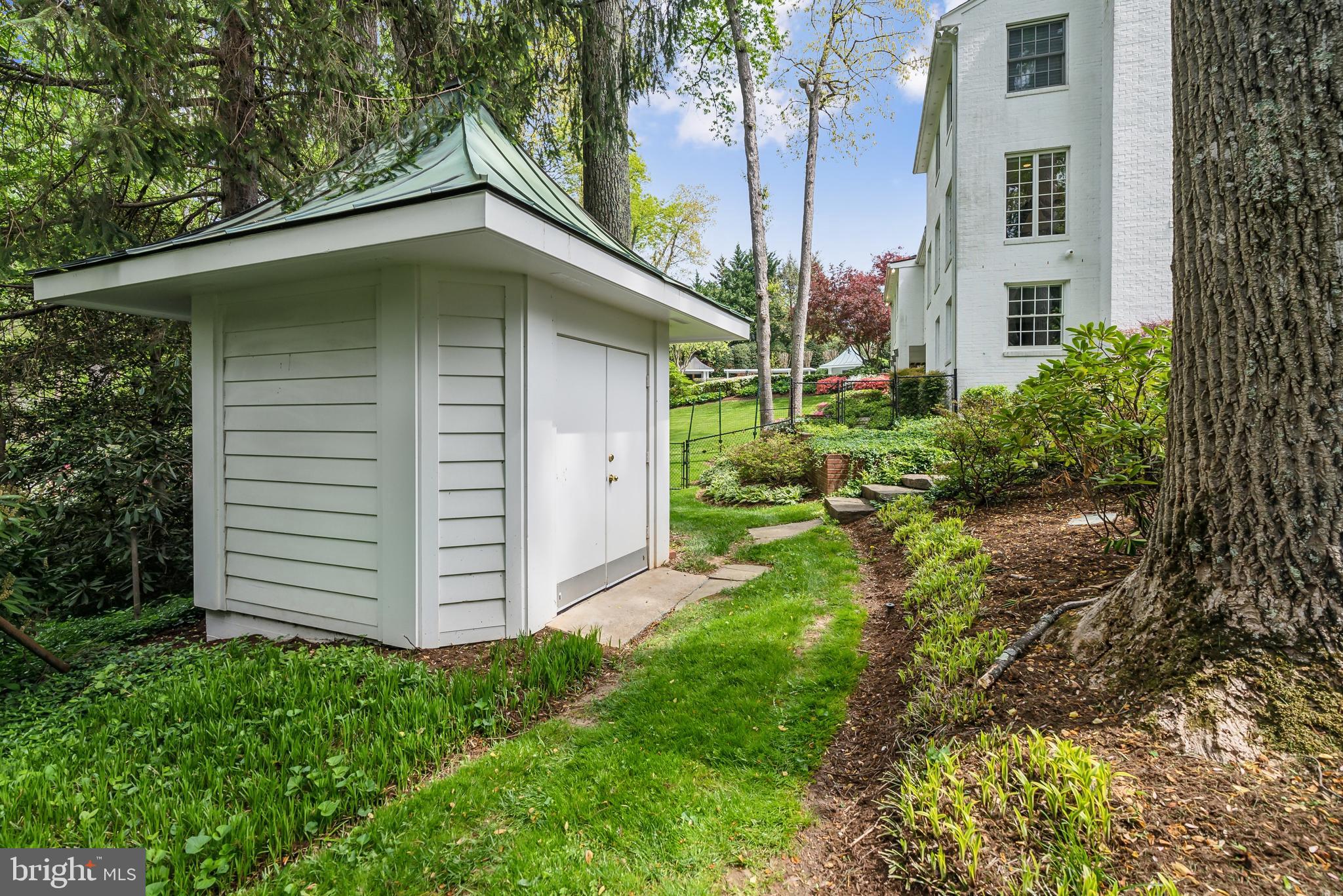 932 WOBURN COURT