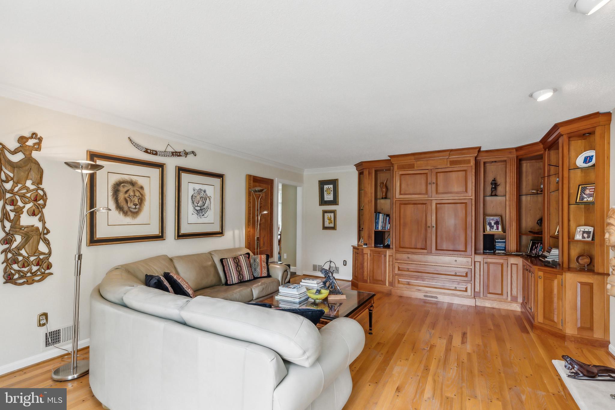 932 WOBURN COURT