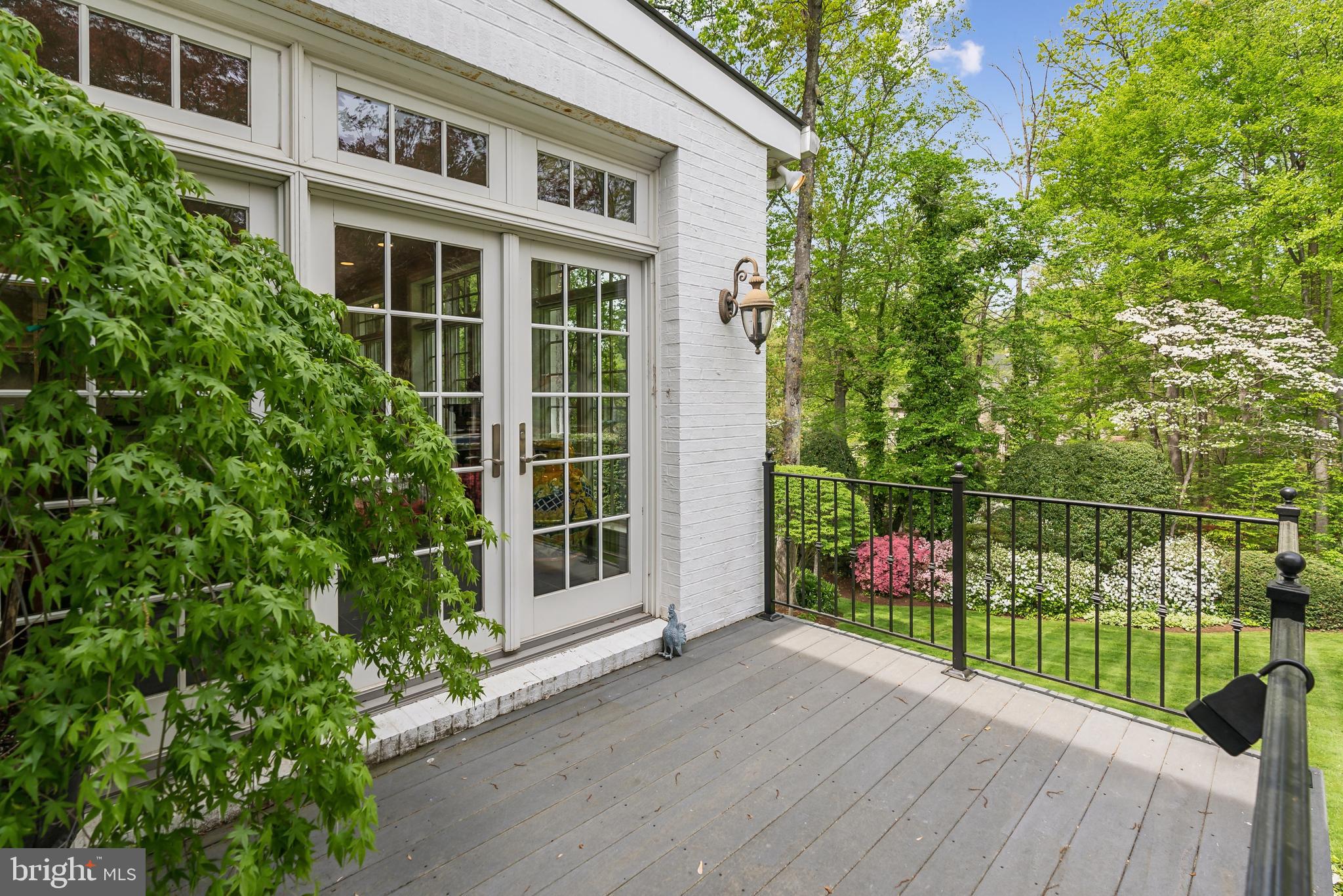 932 WOBURN COURT