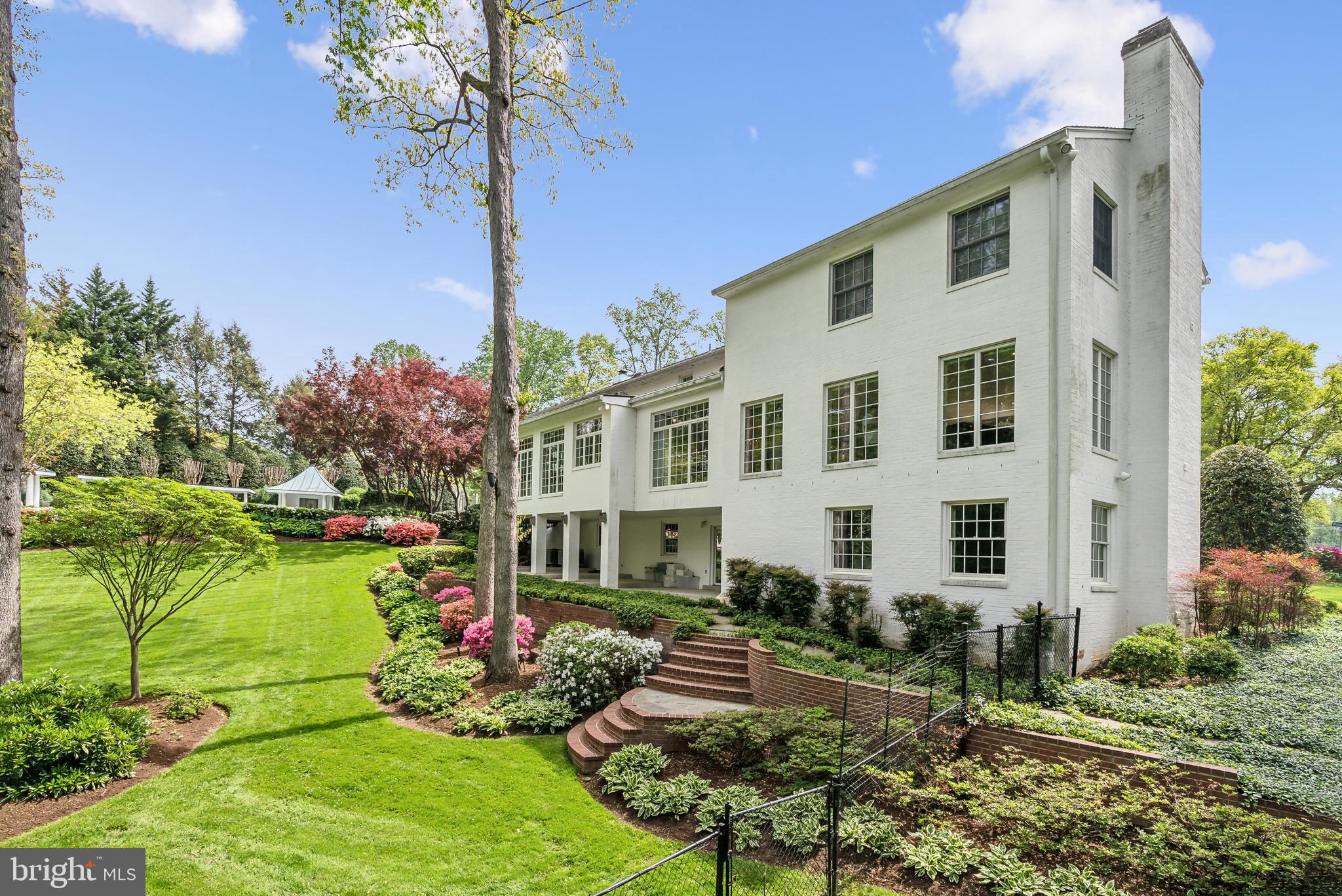 932 WOBURN COURT