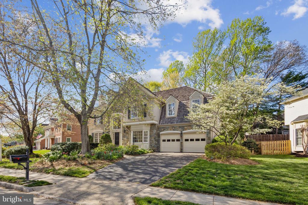 9313 BRAYMORE CIRCLE