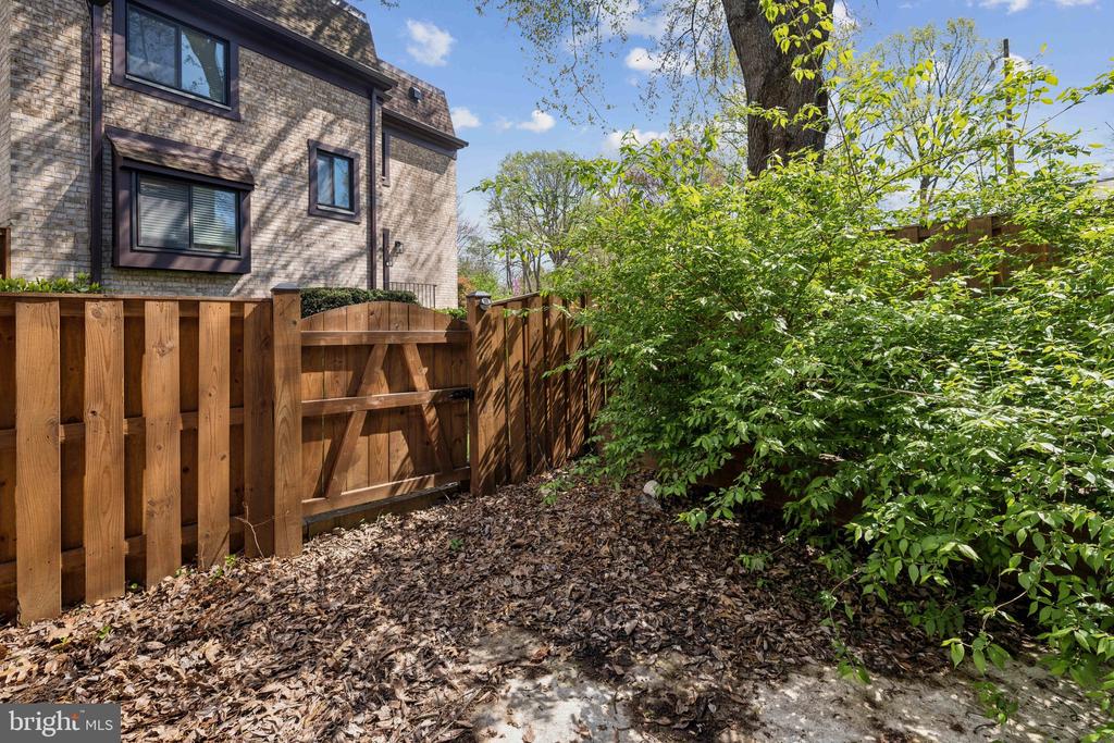2832 JERMANTOWN ROAD 49