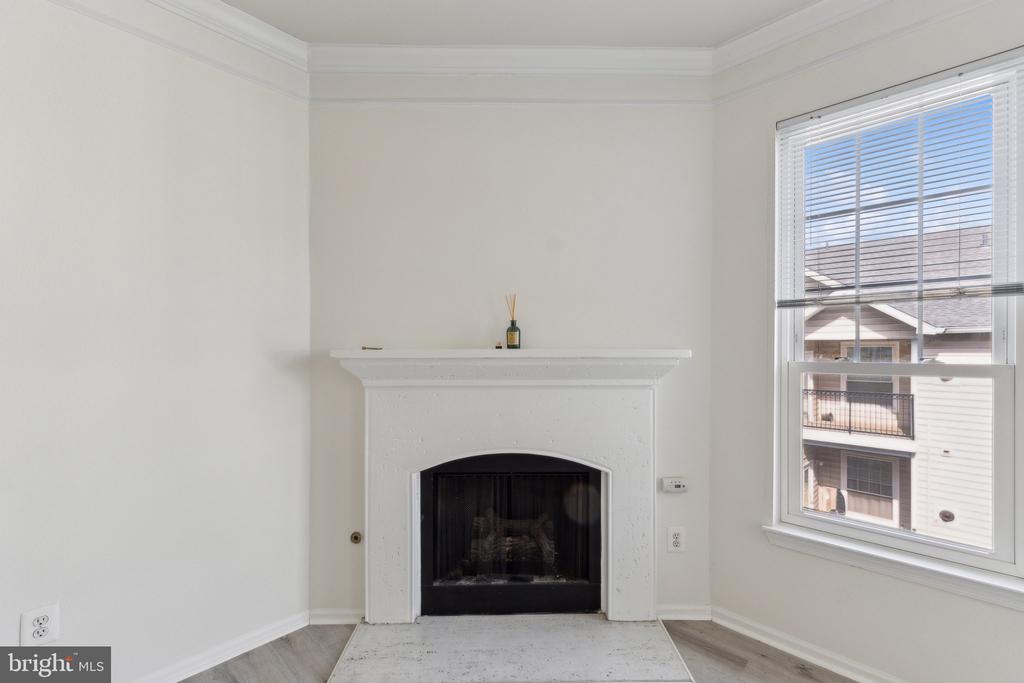 1591 SPRING GATE DRIVE 3415
