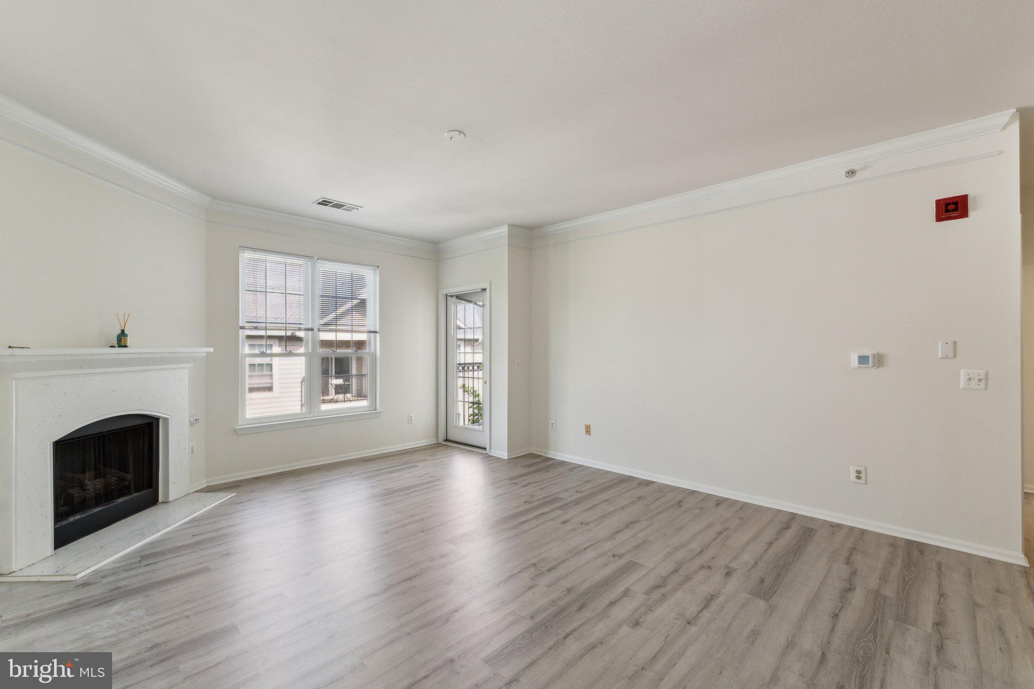 1591 SPRING GATE DRIVE 3415