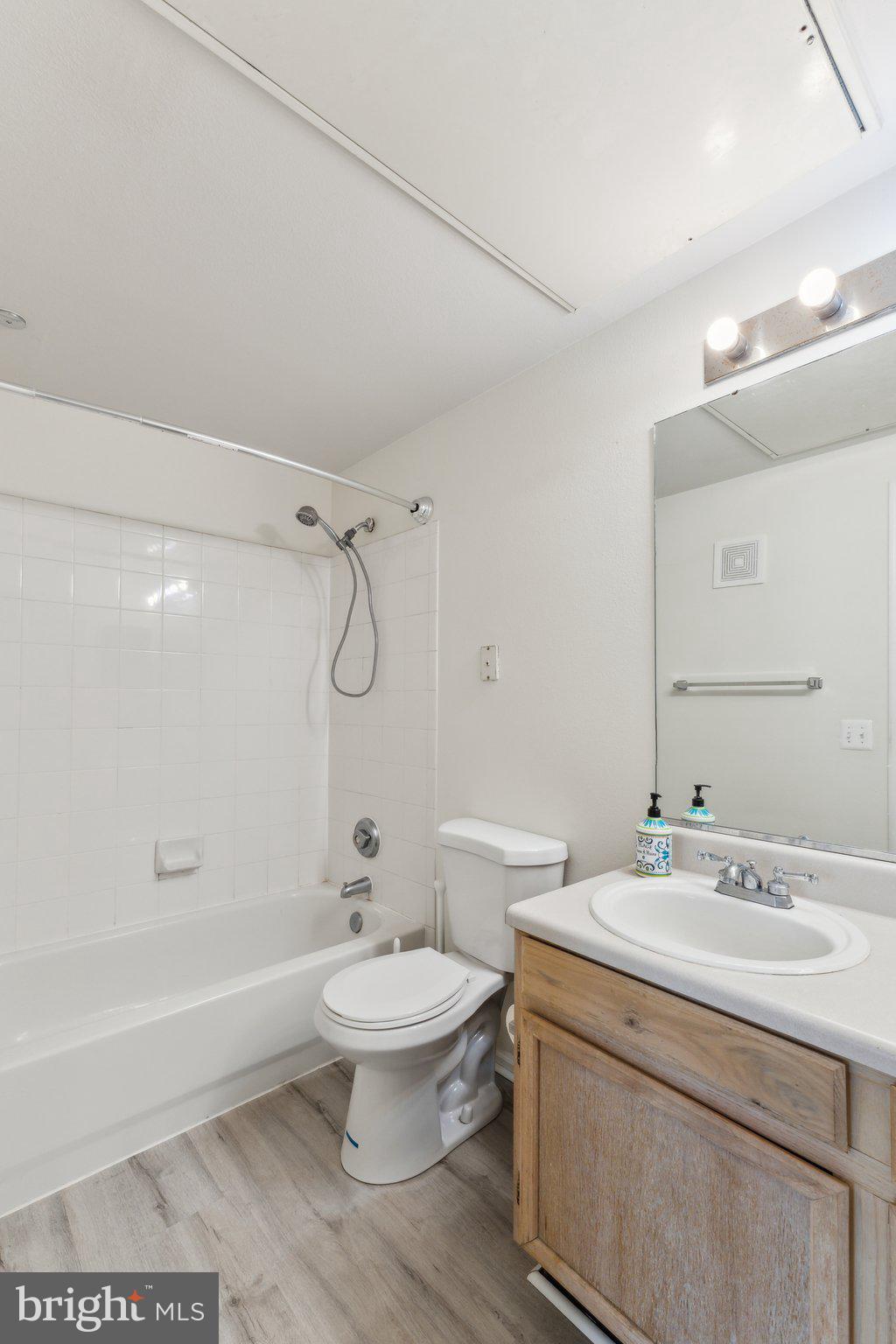 1591 SPRING GATE DRIVE 3415