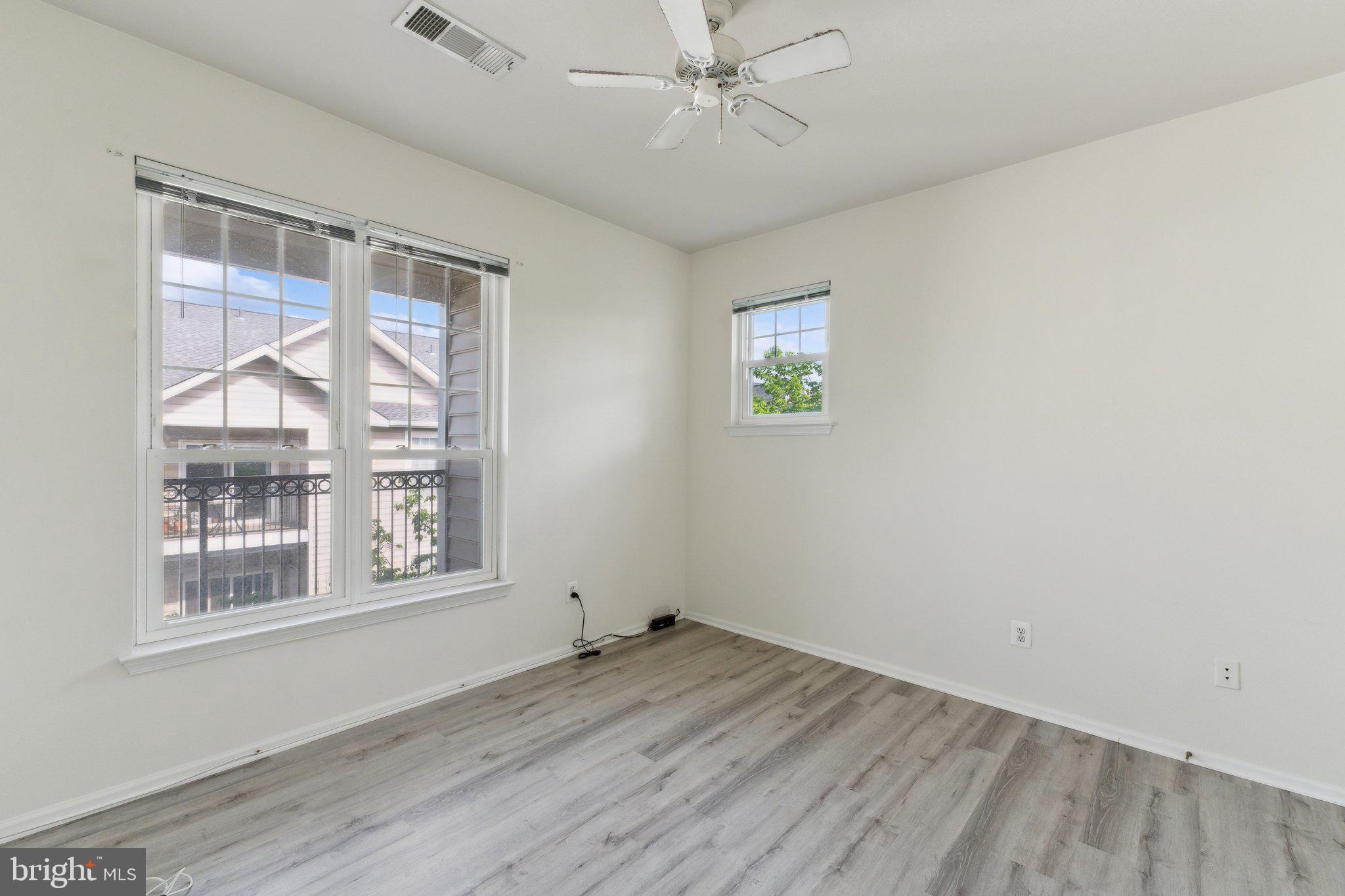 1591 SPRING GATE DRIVE 3415