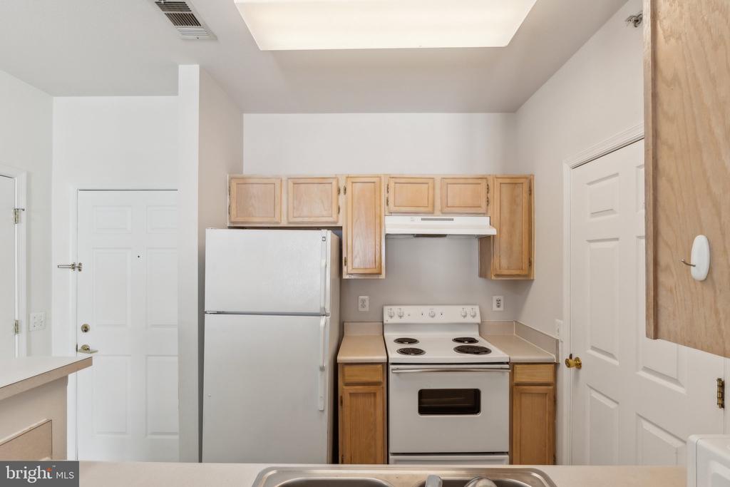 1591 SPRING GATE DRIVE 3415
