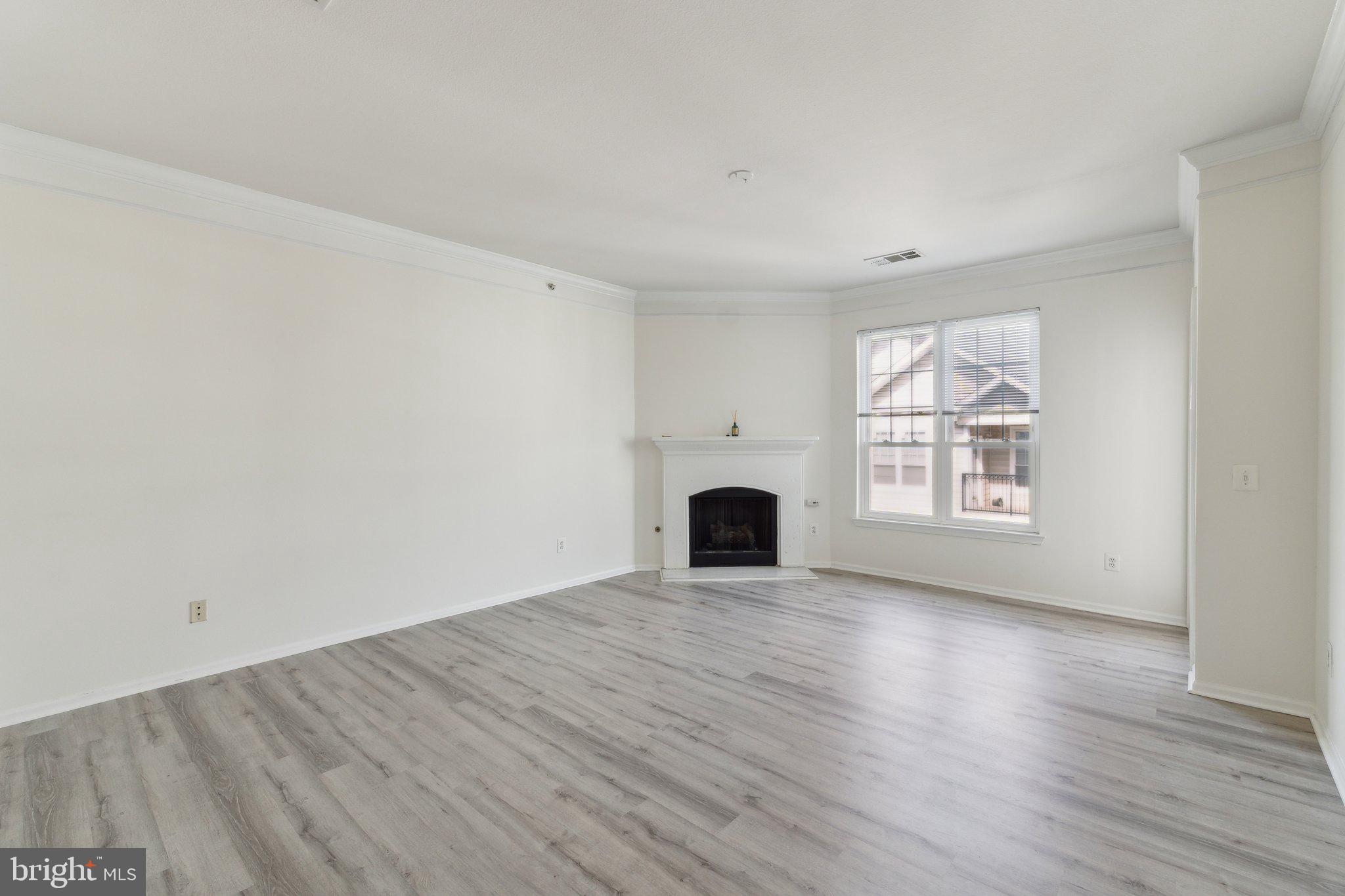 1591 SPRING GATE DRIVE 3415