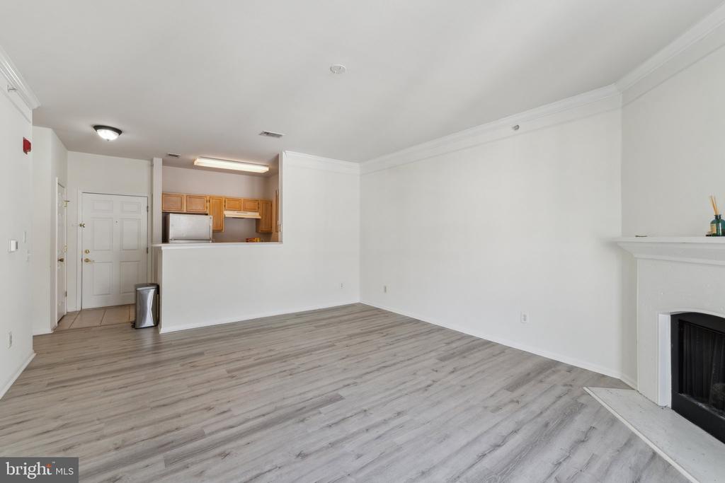 1591 SPRING GATE DRIVE 3415