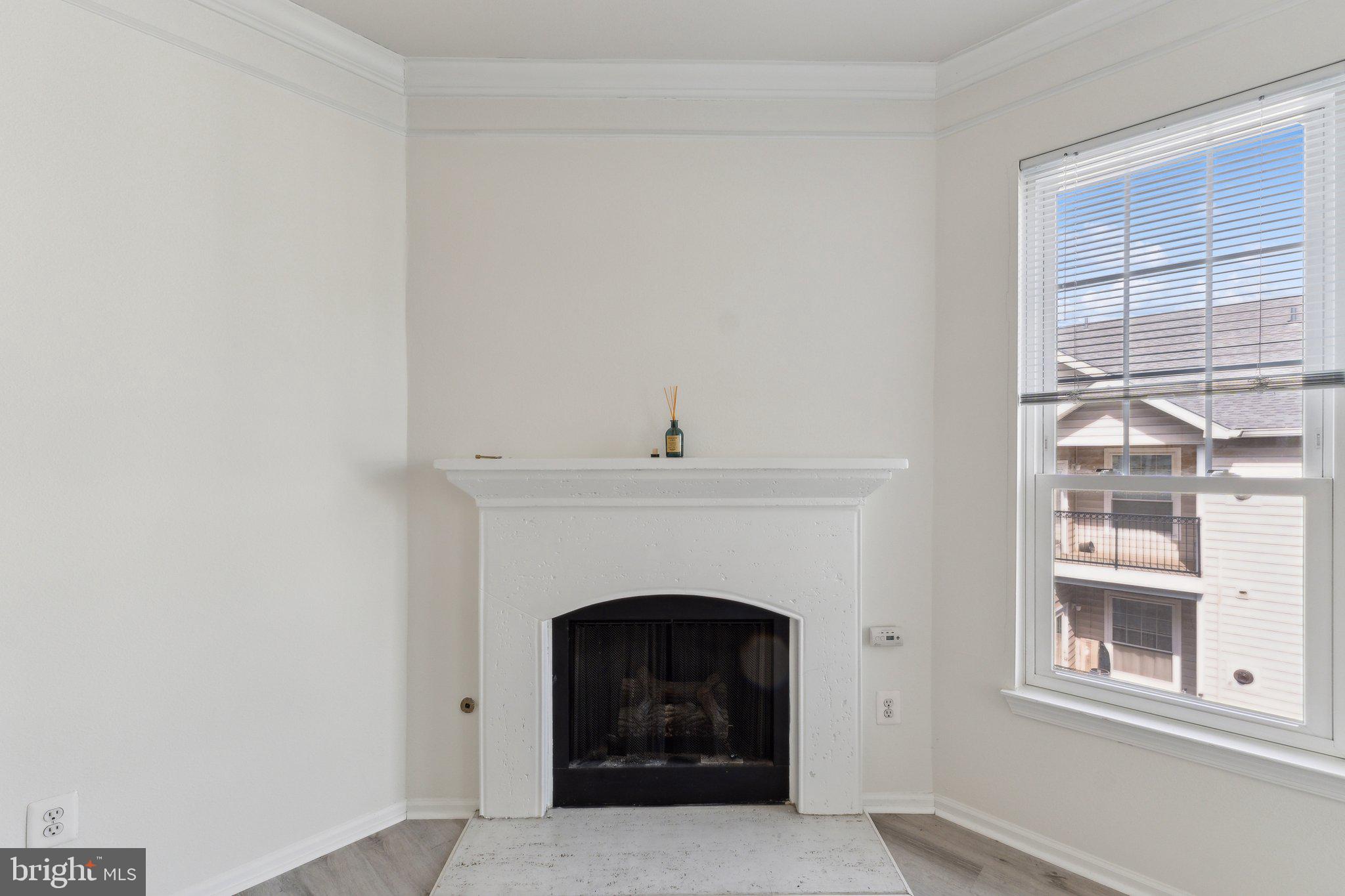 1591 SPRING GATE DRIVE 3415