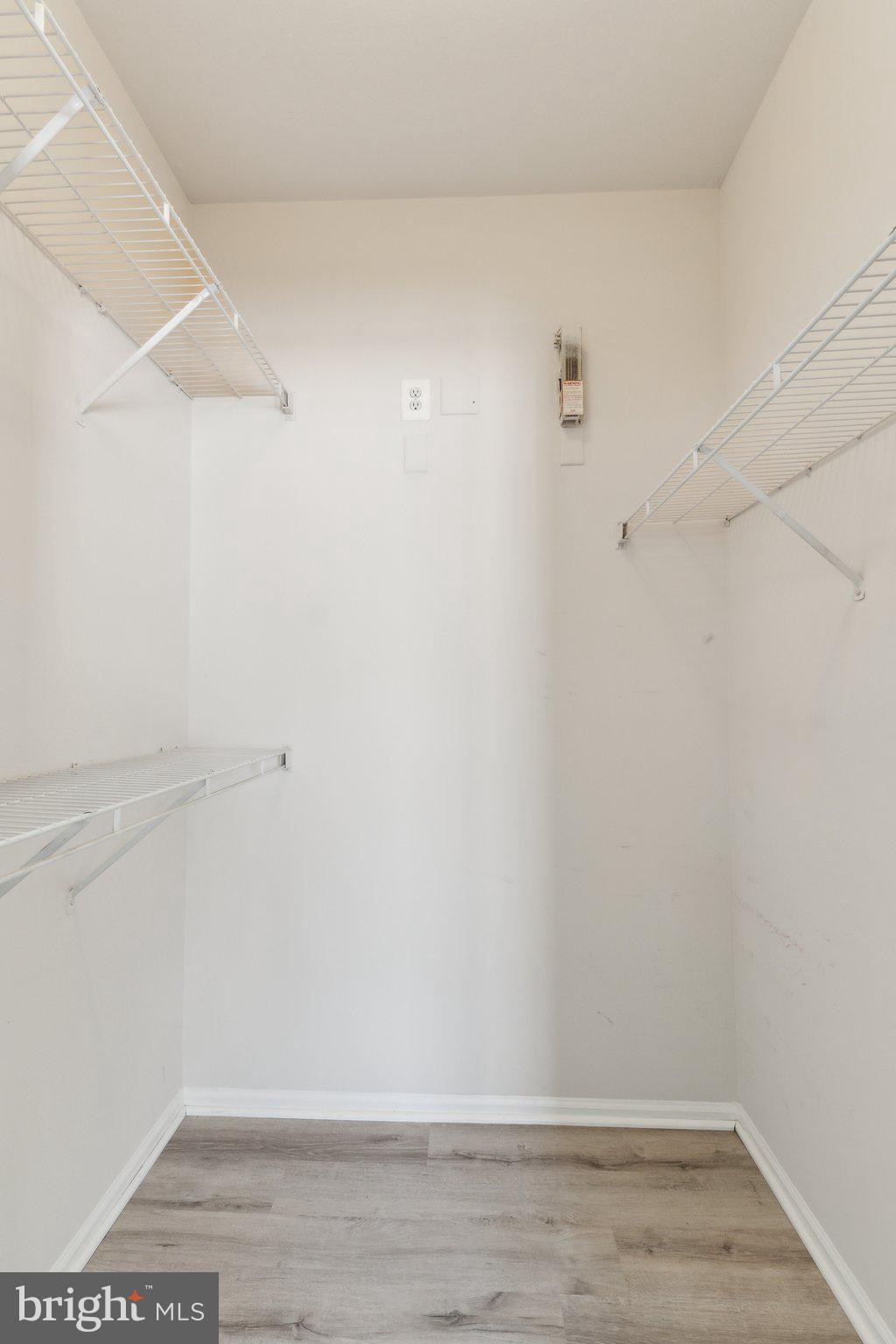 1591 SPRING GATE DRIVE 3415