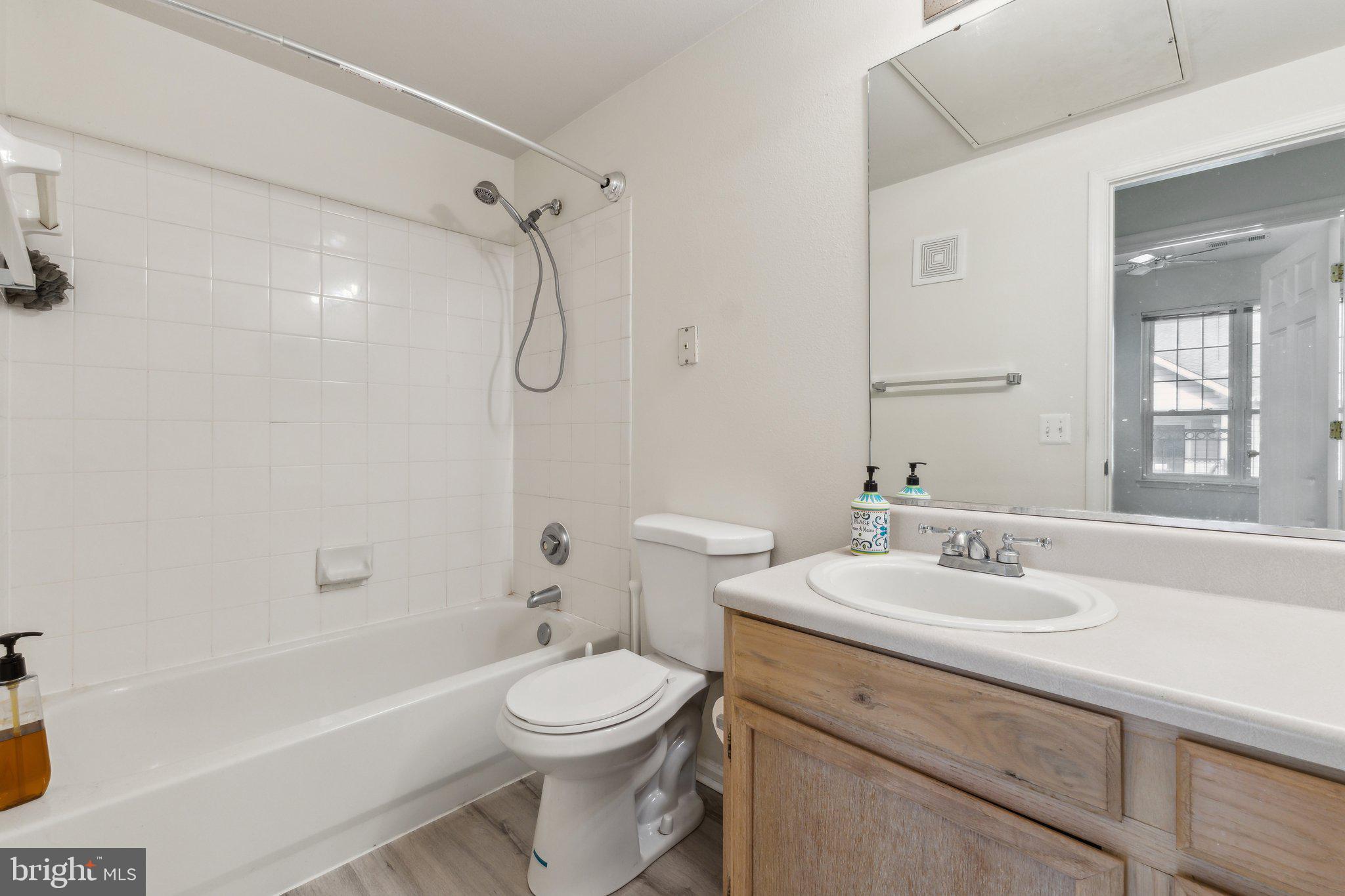 1591 SPRING GATE DRIVE 3415