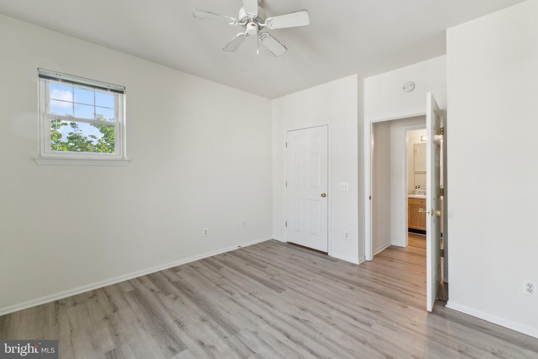 1591 SPRING GATE DRIVE 3415