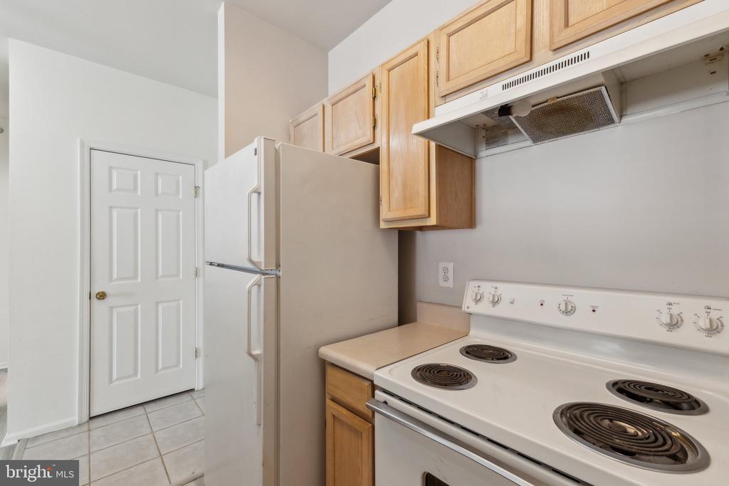 1591 SPRING GATE DRIVE 3415