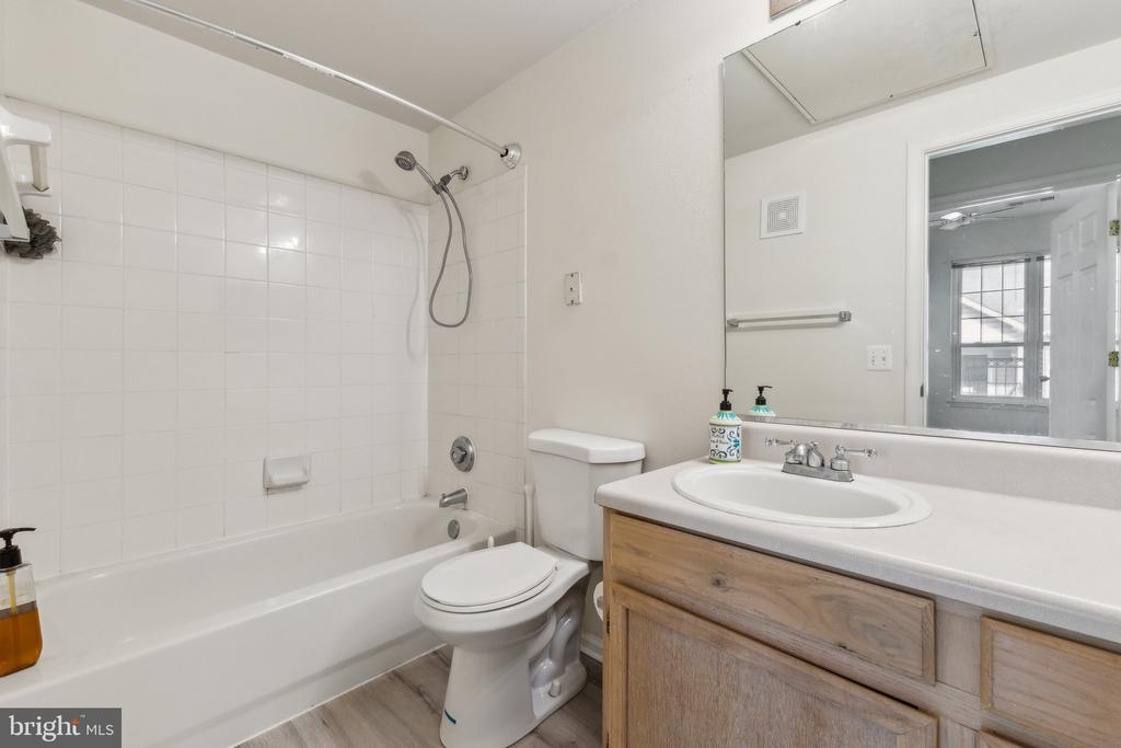 1591 SPRING GATE DRIVE 3415