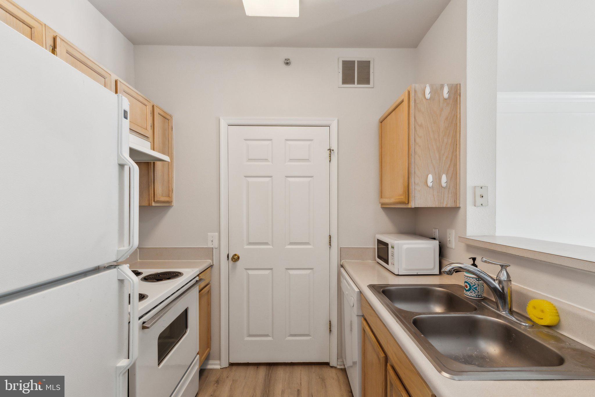 1591 SPRING GATE DRIVE 3415