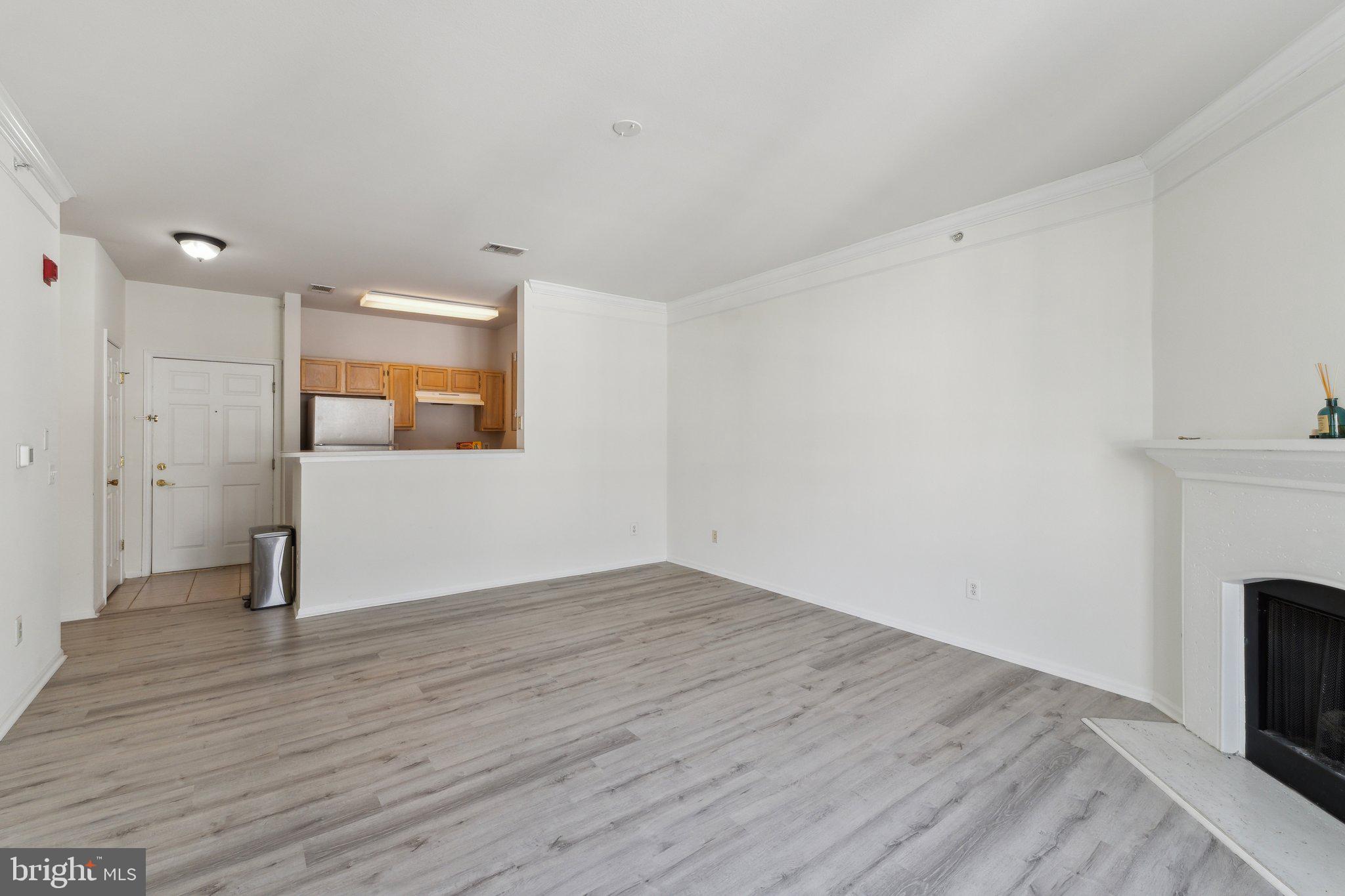 1591 SPRING GATE DRIVE 3415