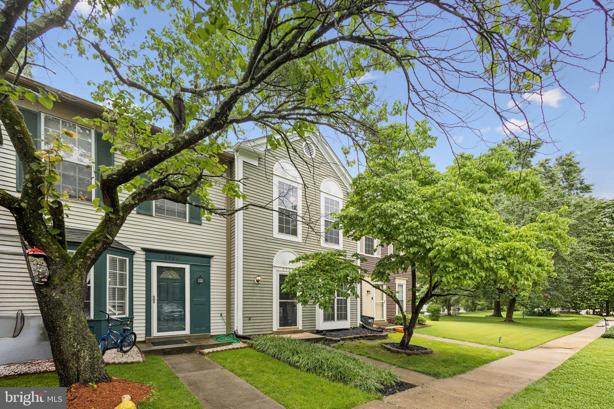 3723 HAMPTON COURT