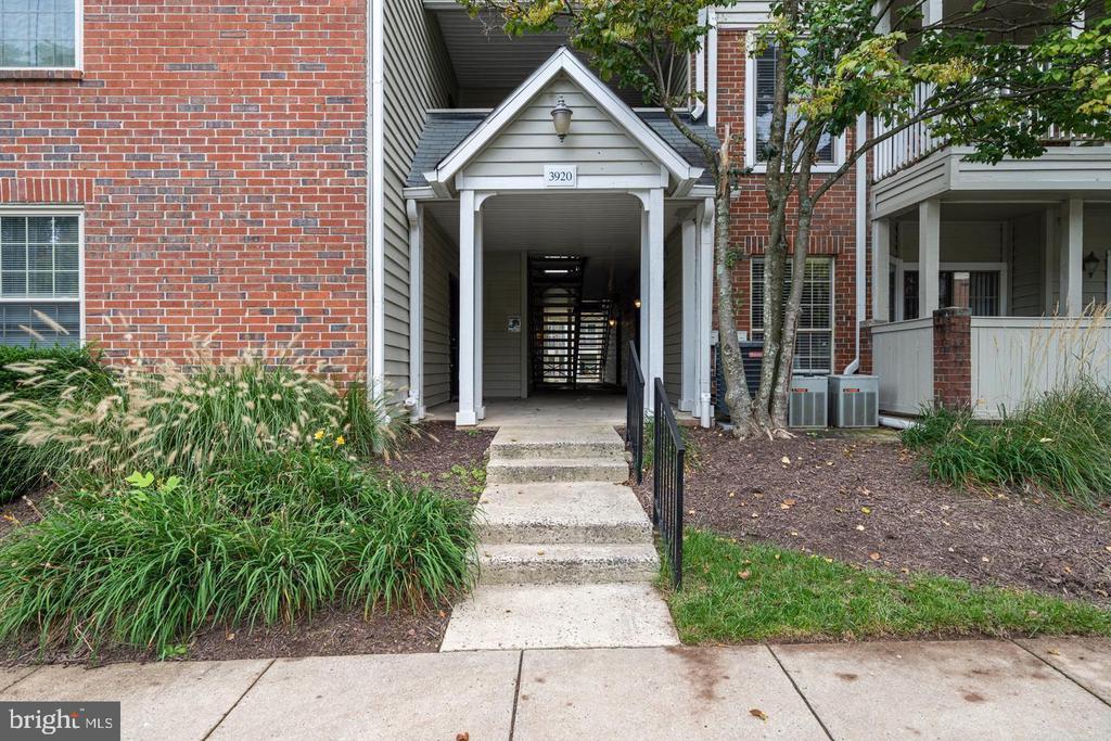 3920 PENDERVIEW DRIVE 334