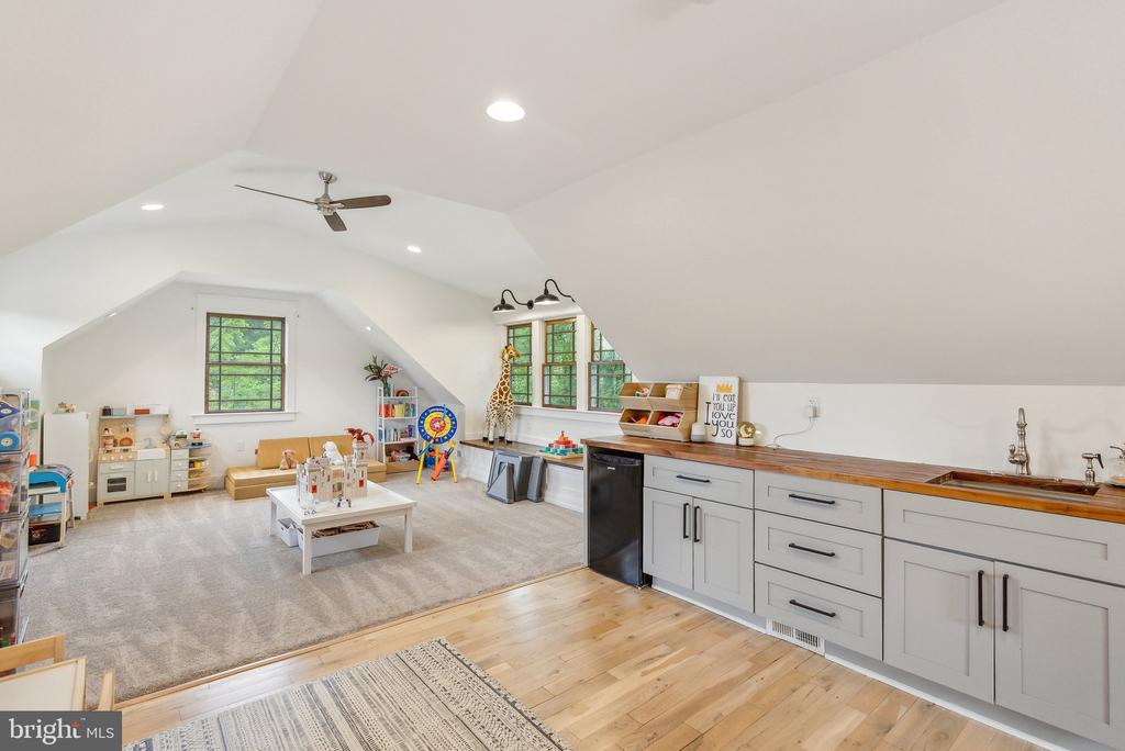 3703 HEATHER COURT