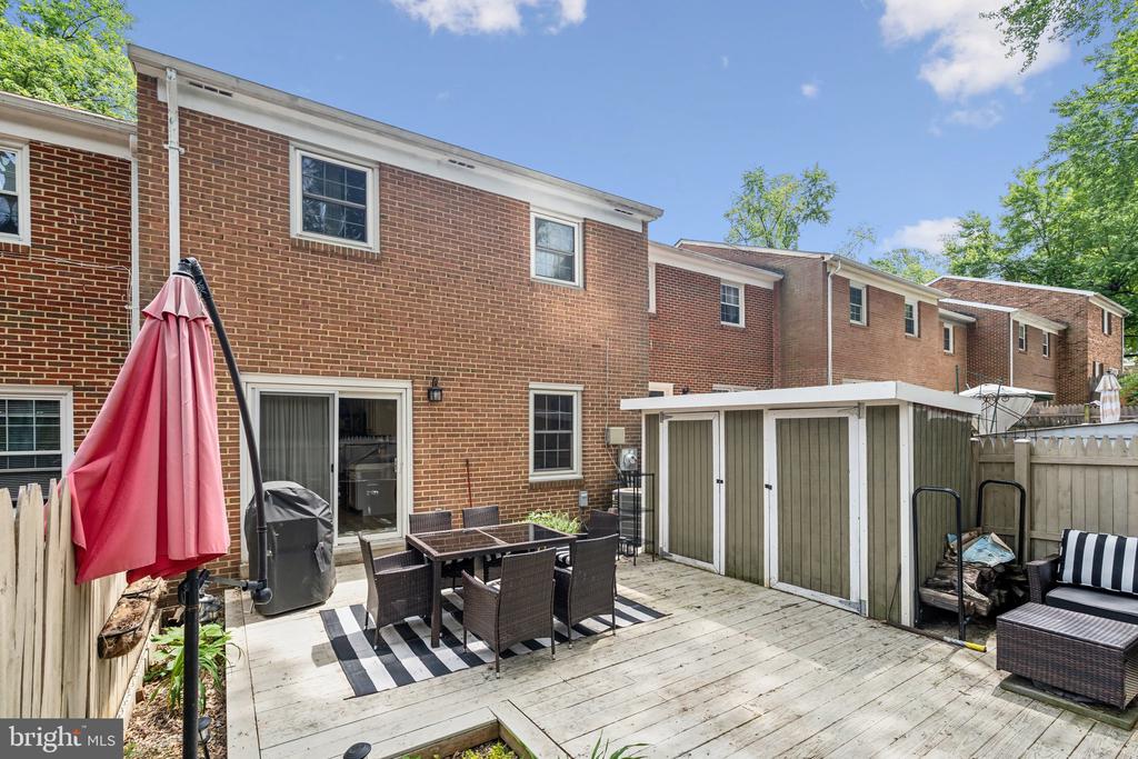 6833 DINA LEIGH COURT