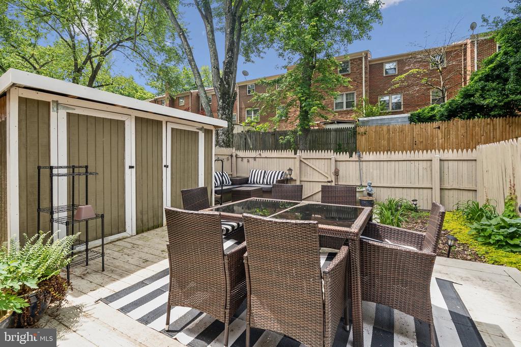 6833 DINA LEIGH COURT