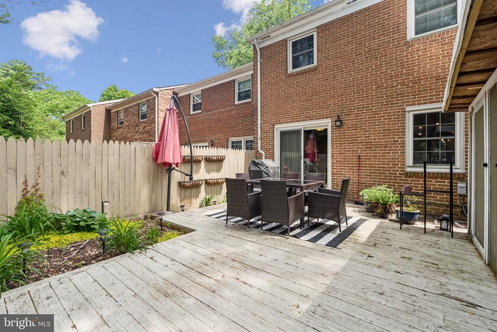 6833 DINA LEIGH COURT