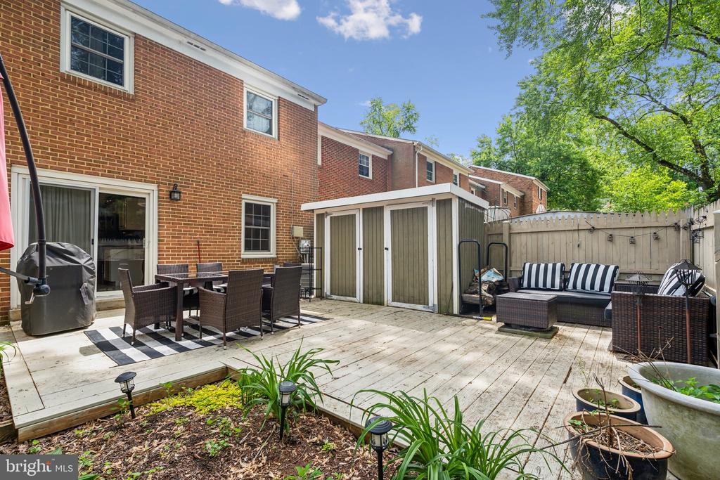 6833 DINA LEIGH COURT