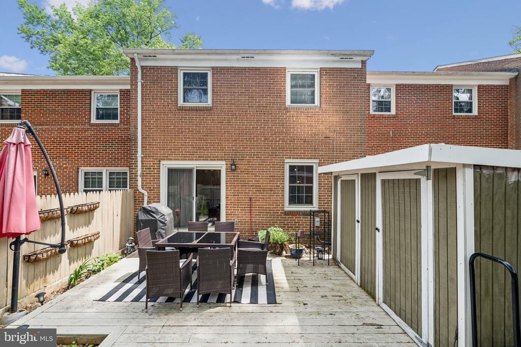 6833 DINA LEIGH COURT