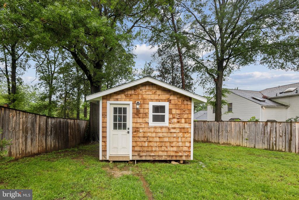 1250 REDWOOD COURT