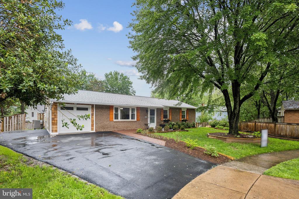 1250 REDWOOD COURT