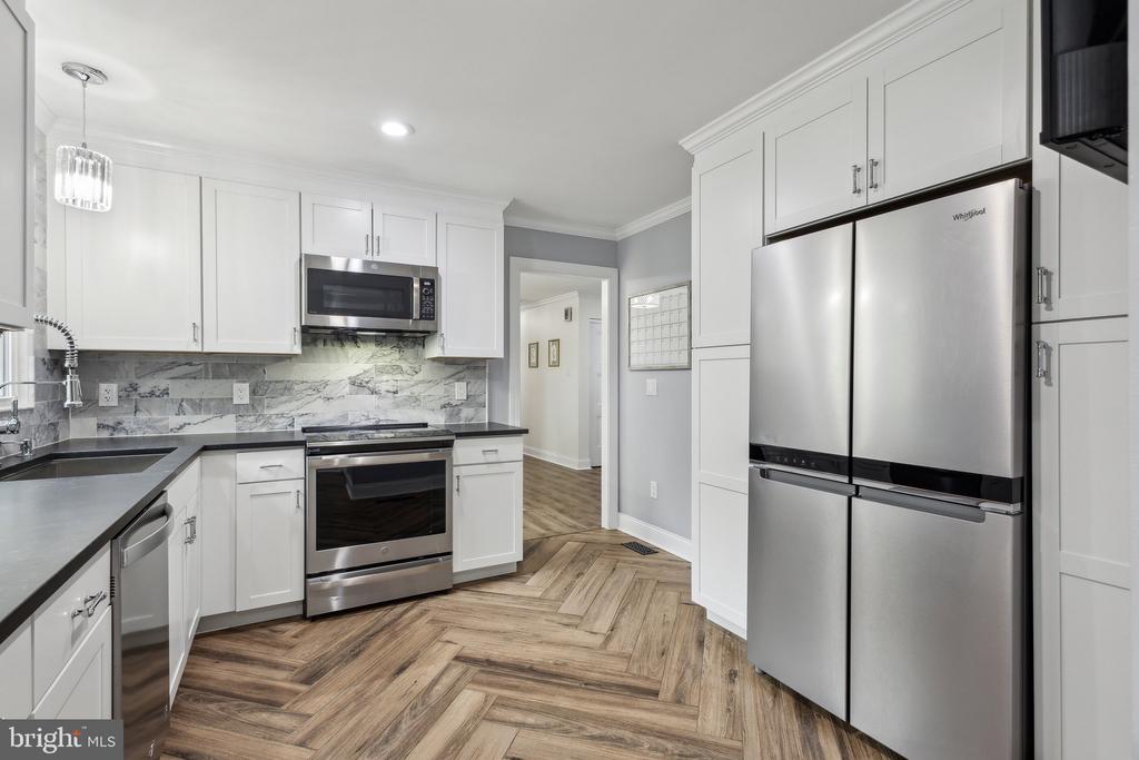 1250 REDWOOD COURT