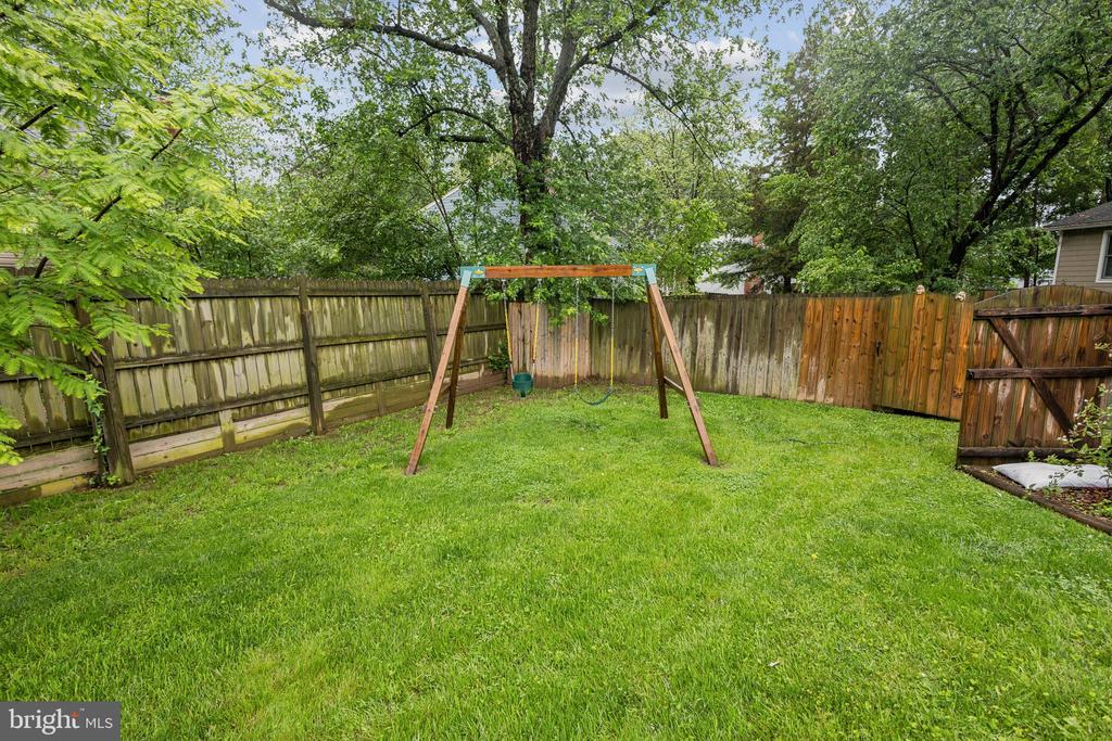 1250 REDWOOD COURT