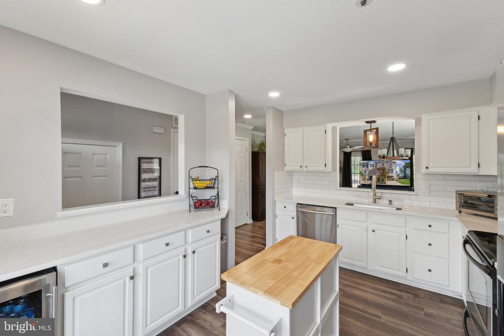 6823 MALTON COURT