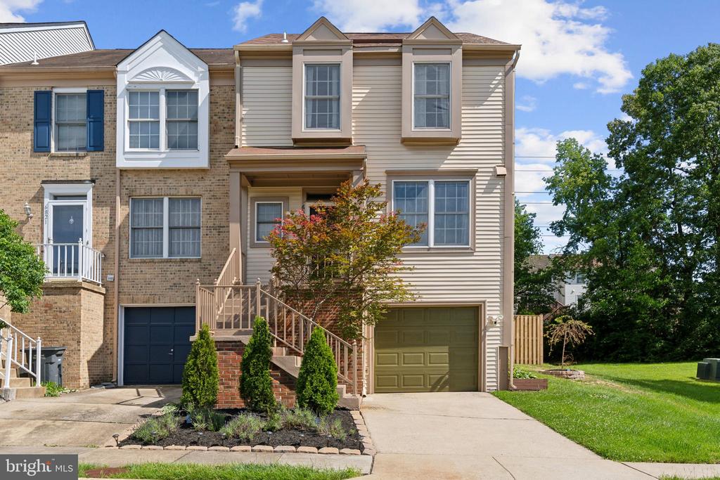 6823 MALTON COURT