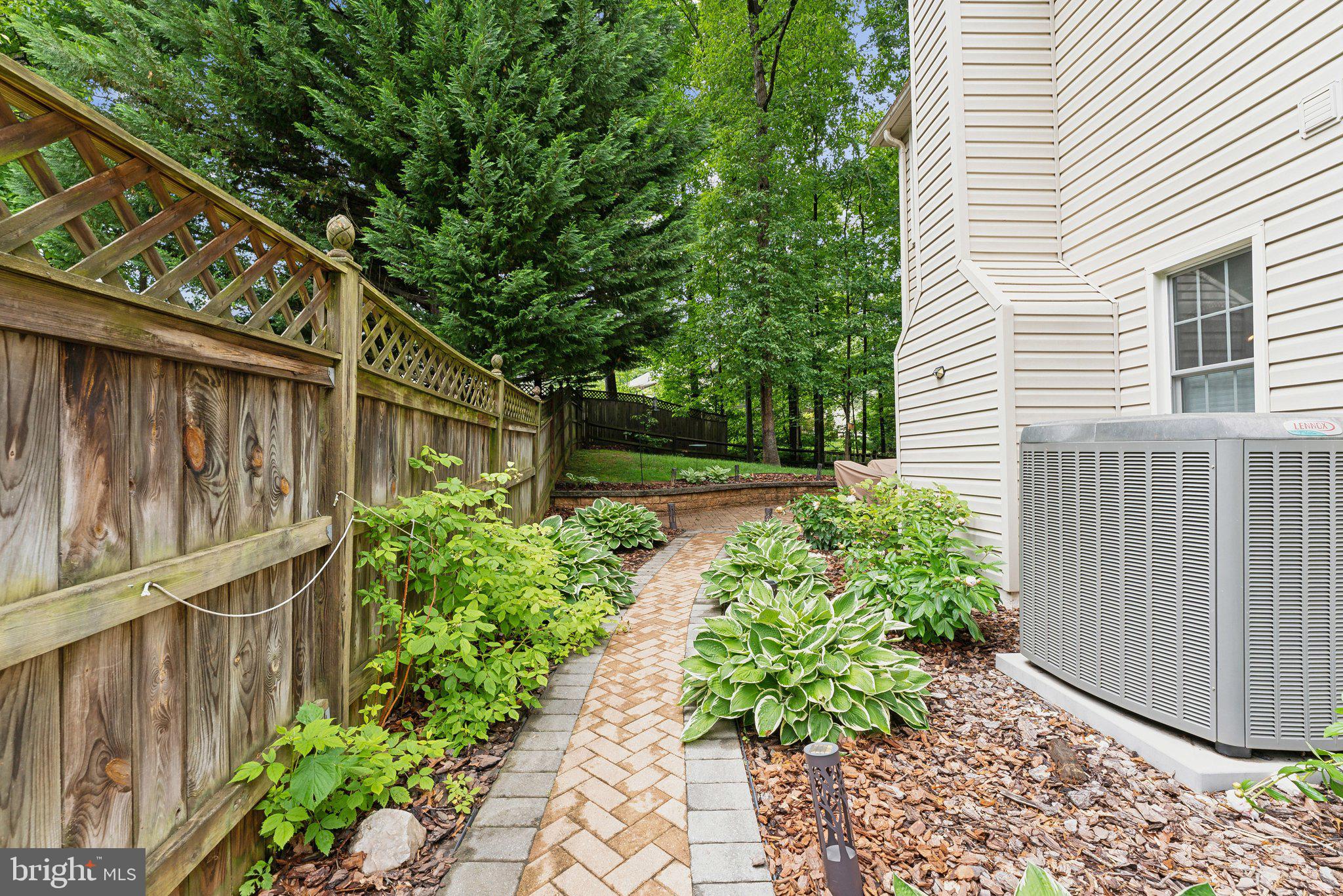 6554 GLADEVIEW COURT
