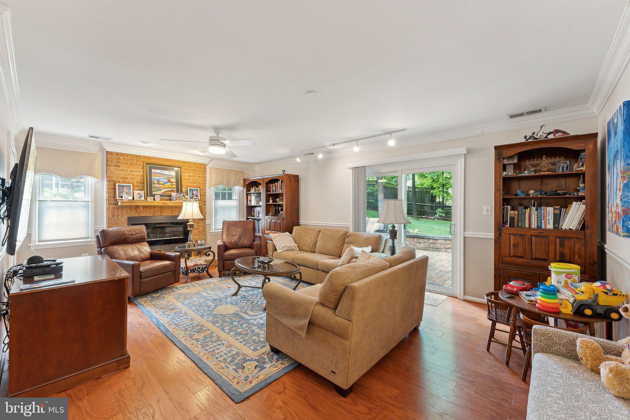 6554 GLADEVIEW COURT