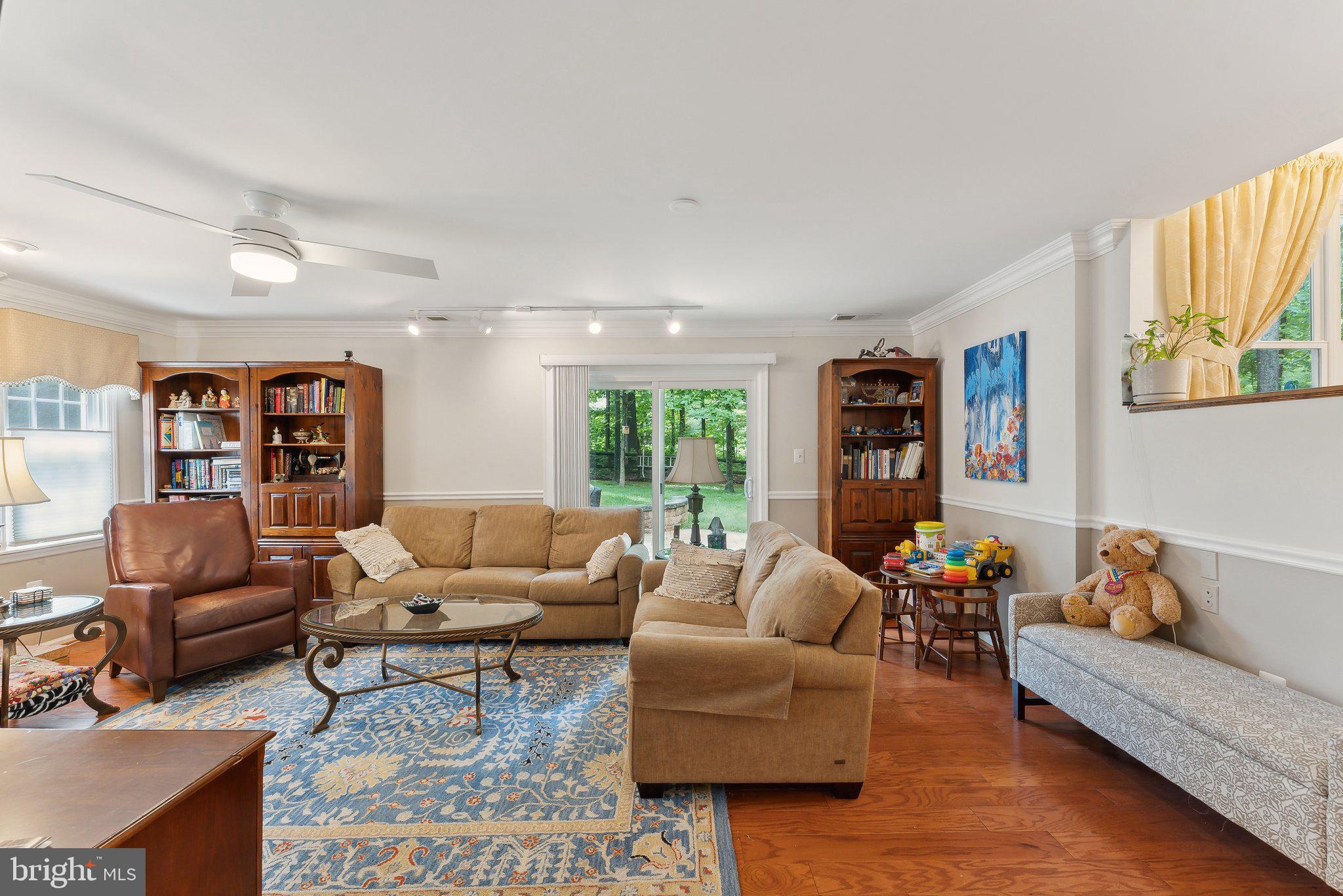 6554 GLADEVIEW COURT