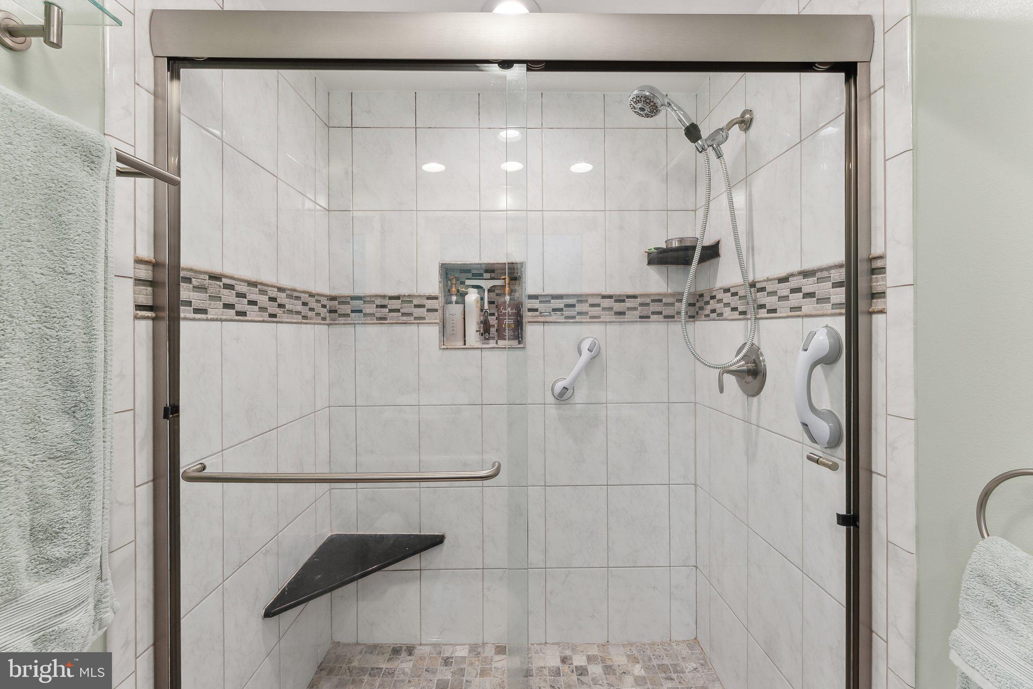 6554 GLADEVIEW COURT
