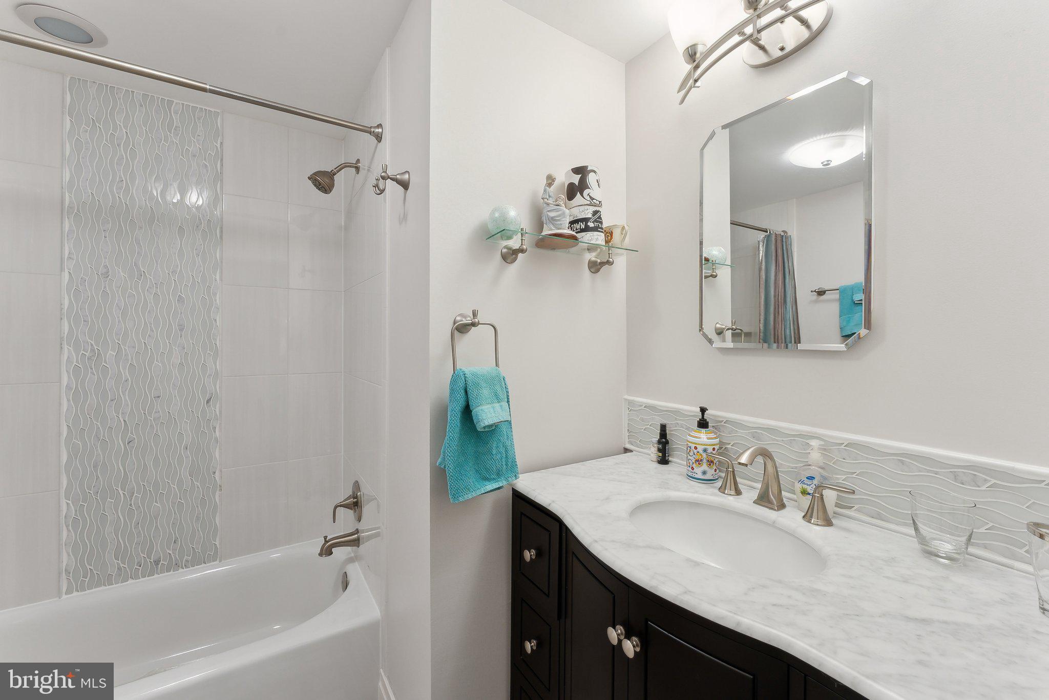 6554 GLADEVIEW COURT