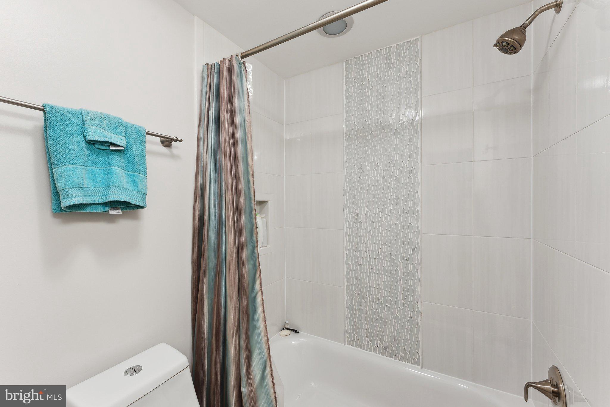 6554 GLADEVIEW COURT