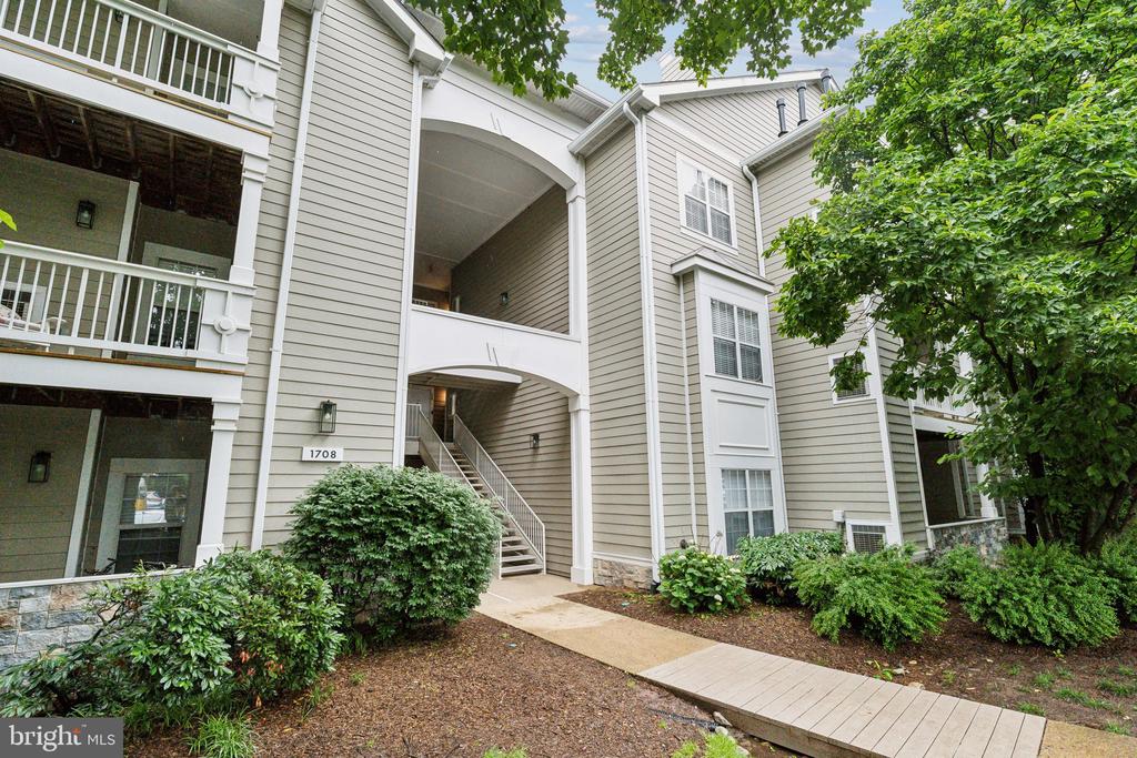 1708 LAKE SHORE CREST DRIVE 11
