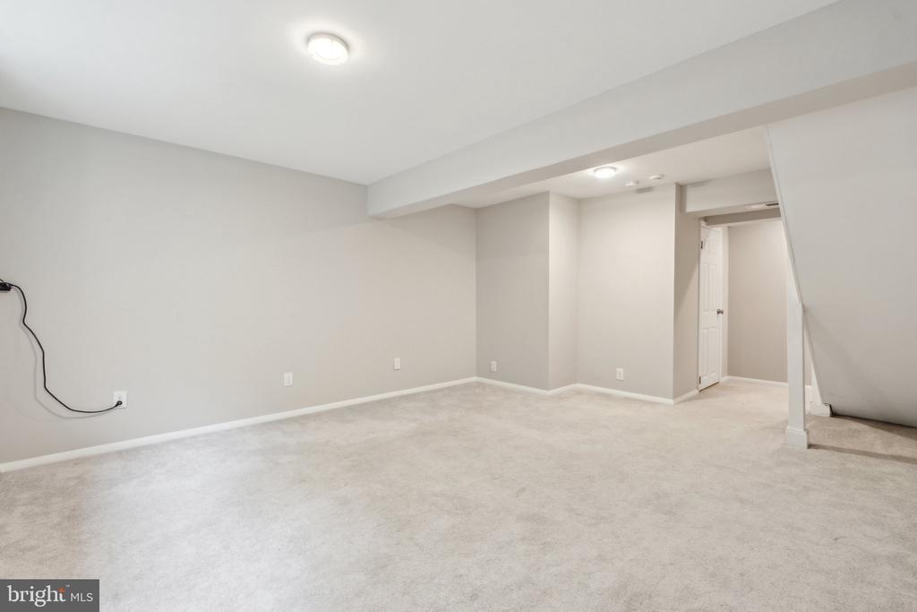 6842 HEATHERWAY COURT